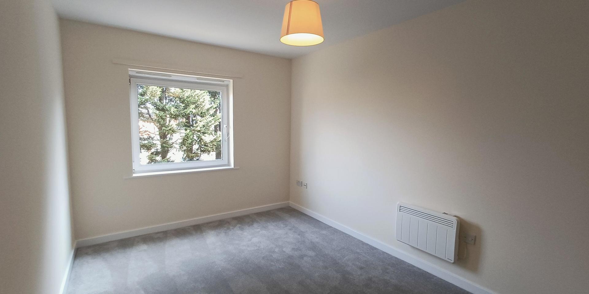 Large Bedroom (2)