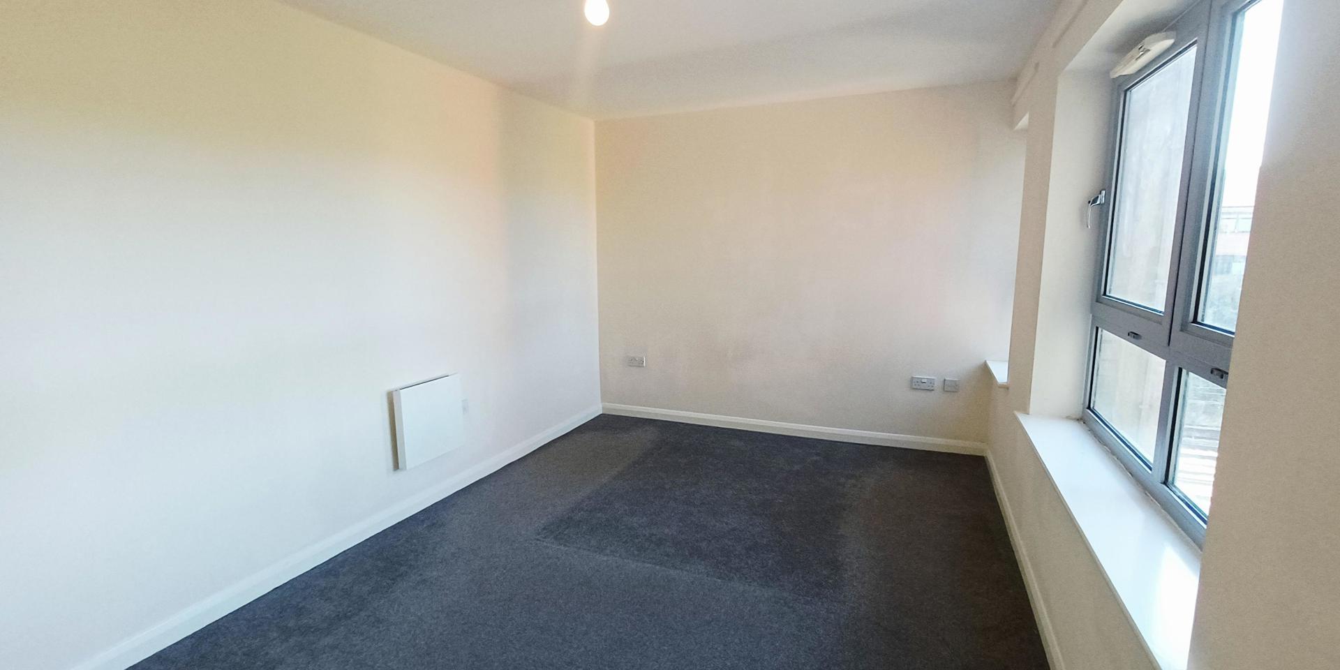 Main Bedroom (2)