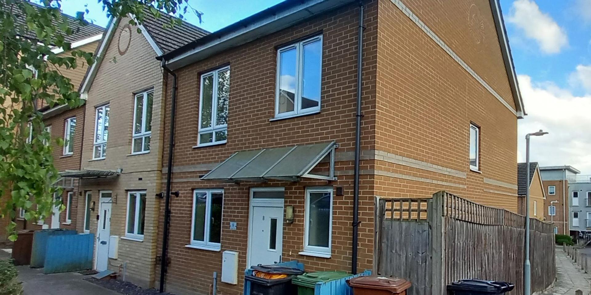 8 Korda Close